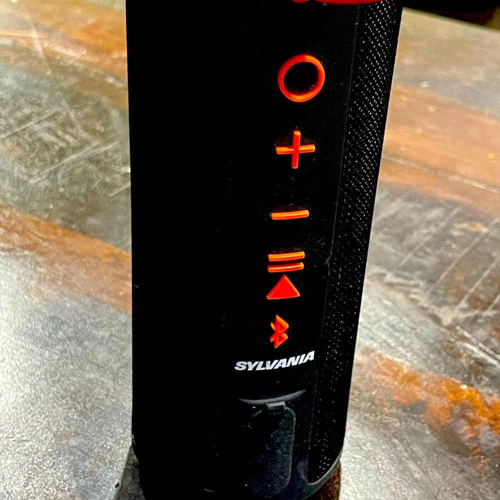 Bluetooth waterproof speaker